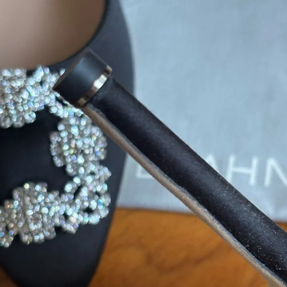 Manolo Blahnik, Black Satin Hangisi Pumps 90, NEW - Picture 6 of 13